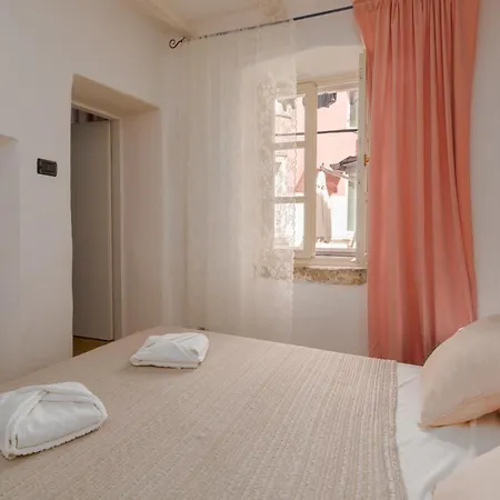 Apartment Bianco&rosa *