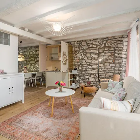 Apartment Bianco&rosa *